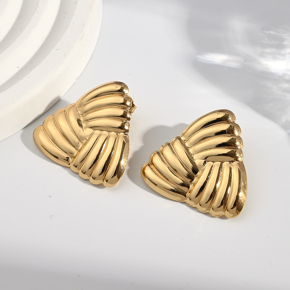 Aretes triángulo tejido