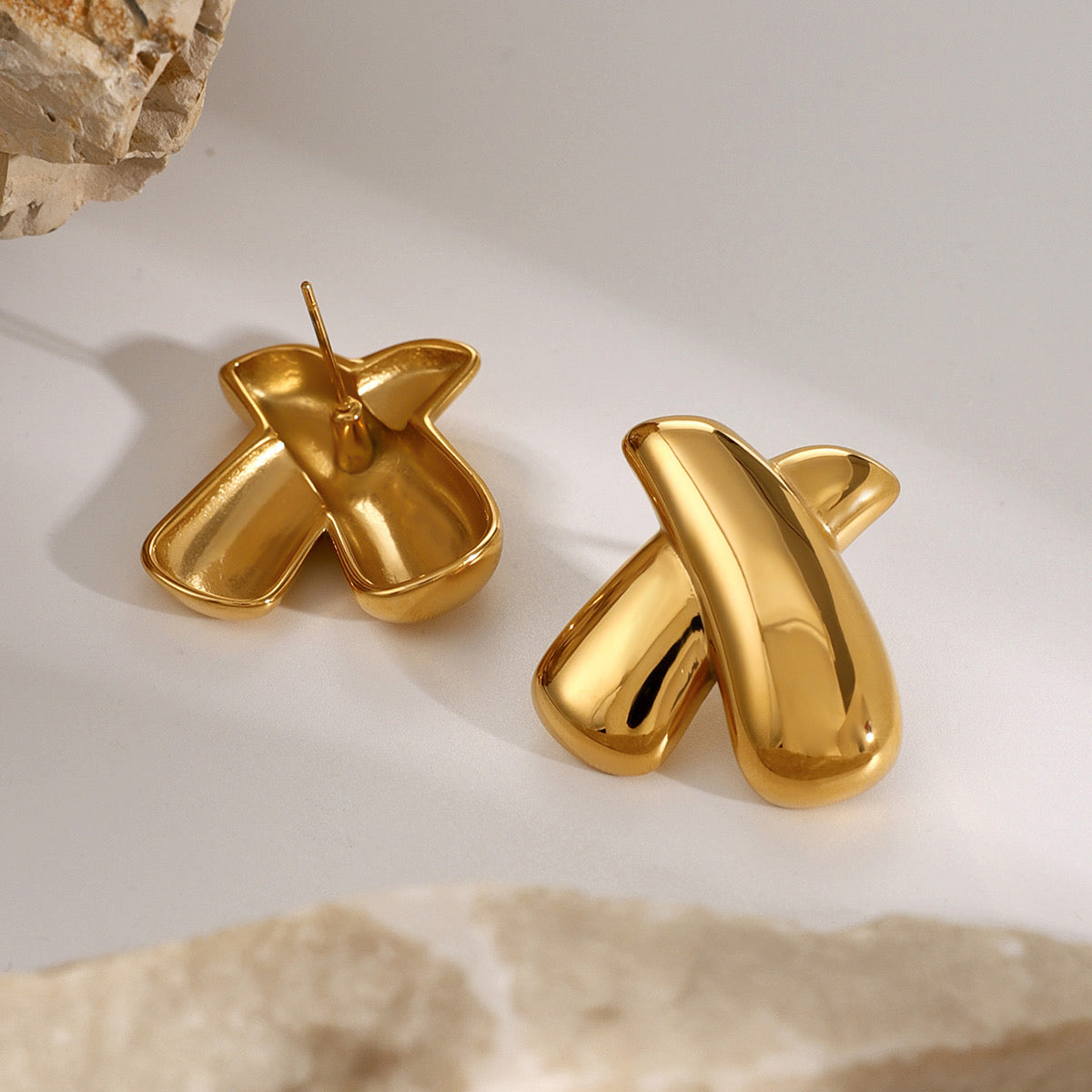 Aretes tacha dorado jumbo