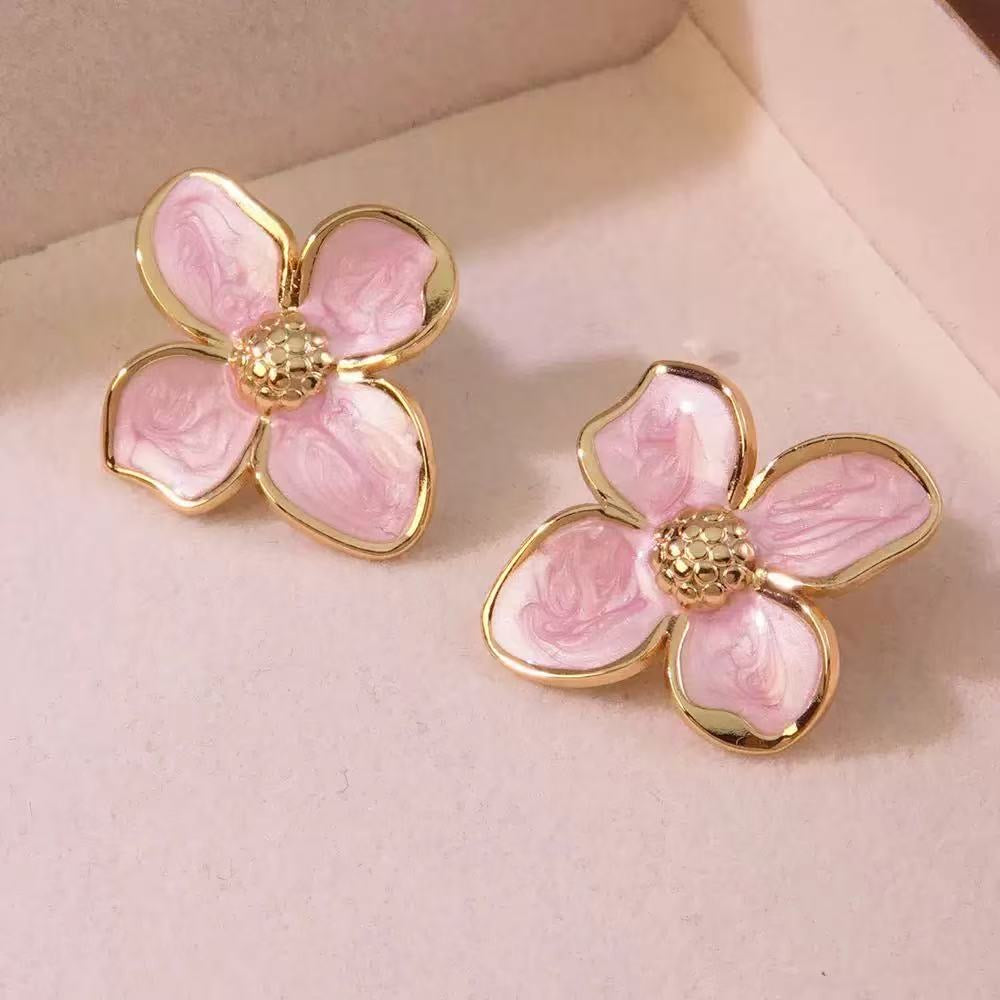 Aretes flor cuatro pétalos color