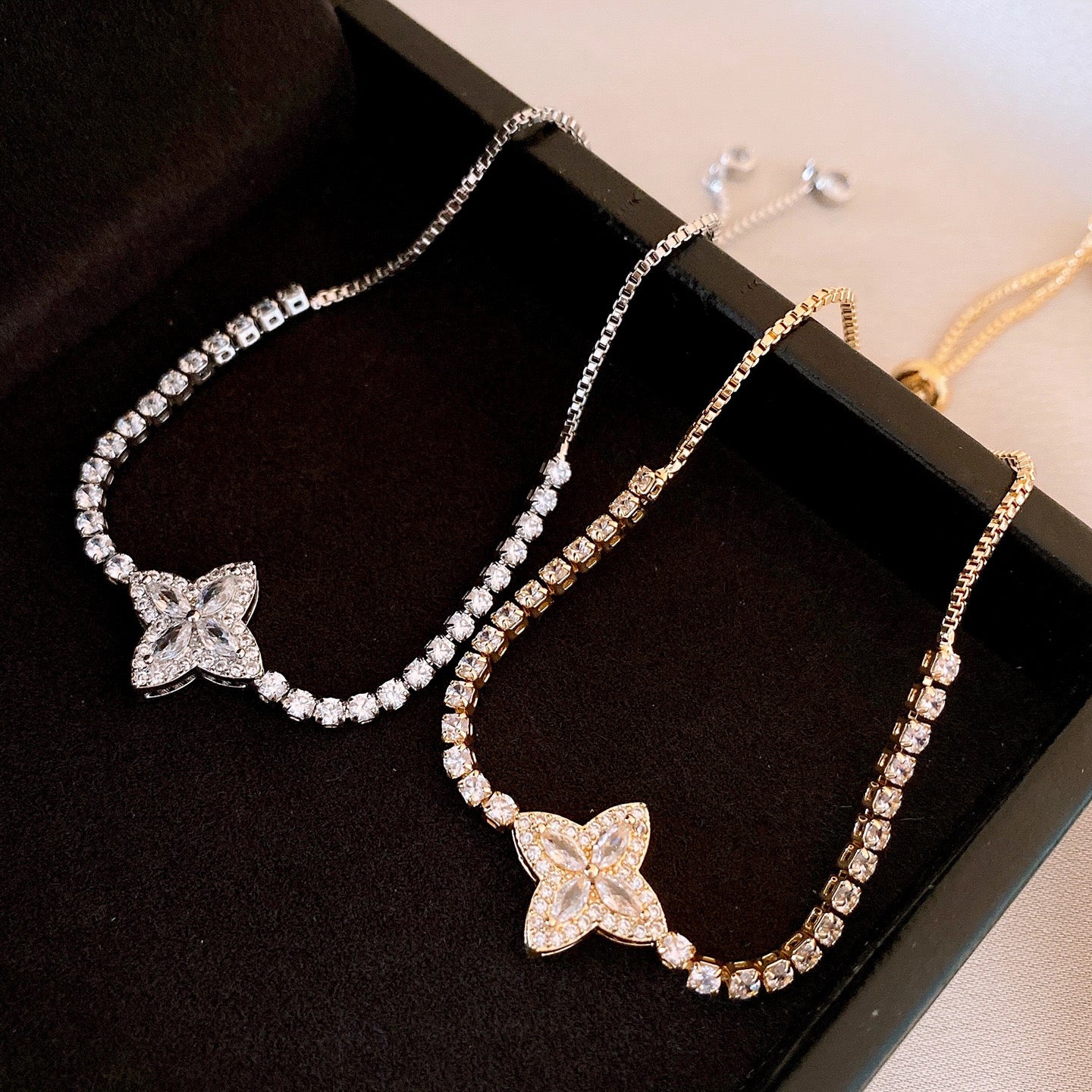 Pulsera ajustable trébol