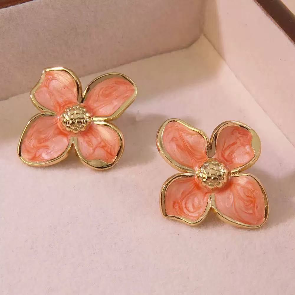 Aretes flor cuatro pétalos color