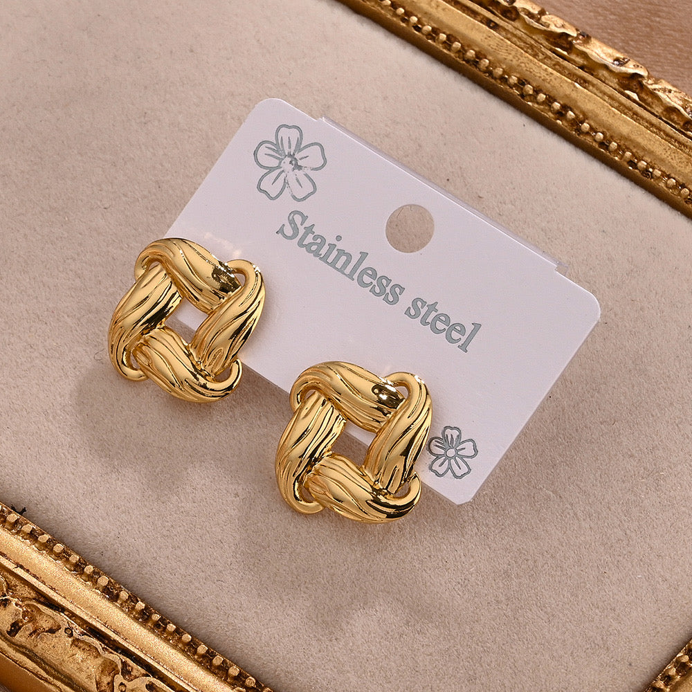 Aretes cuadro bordado