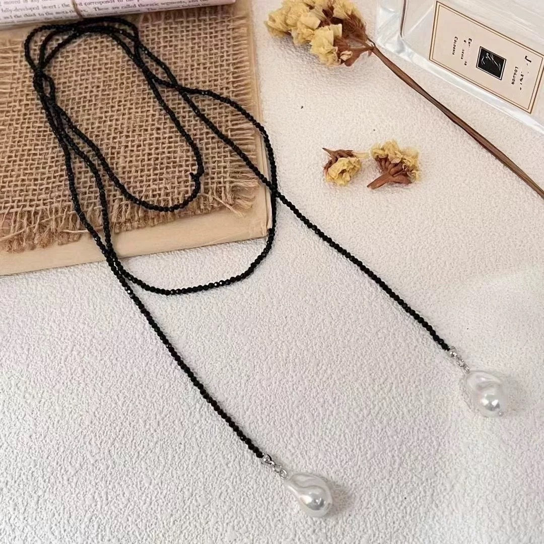 Collar Corbatero negro con perla