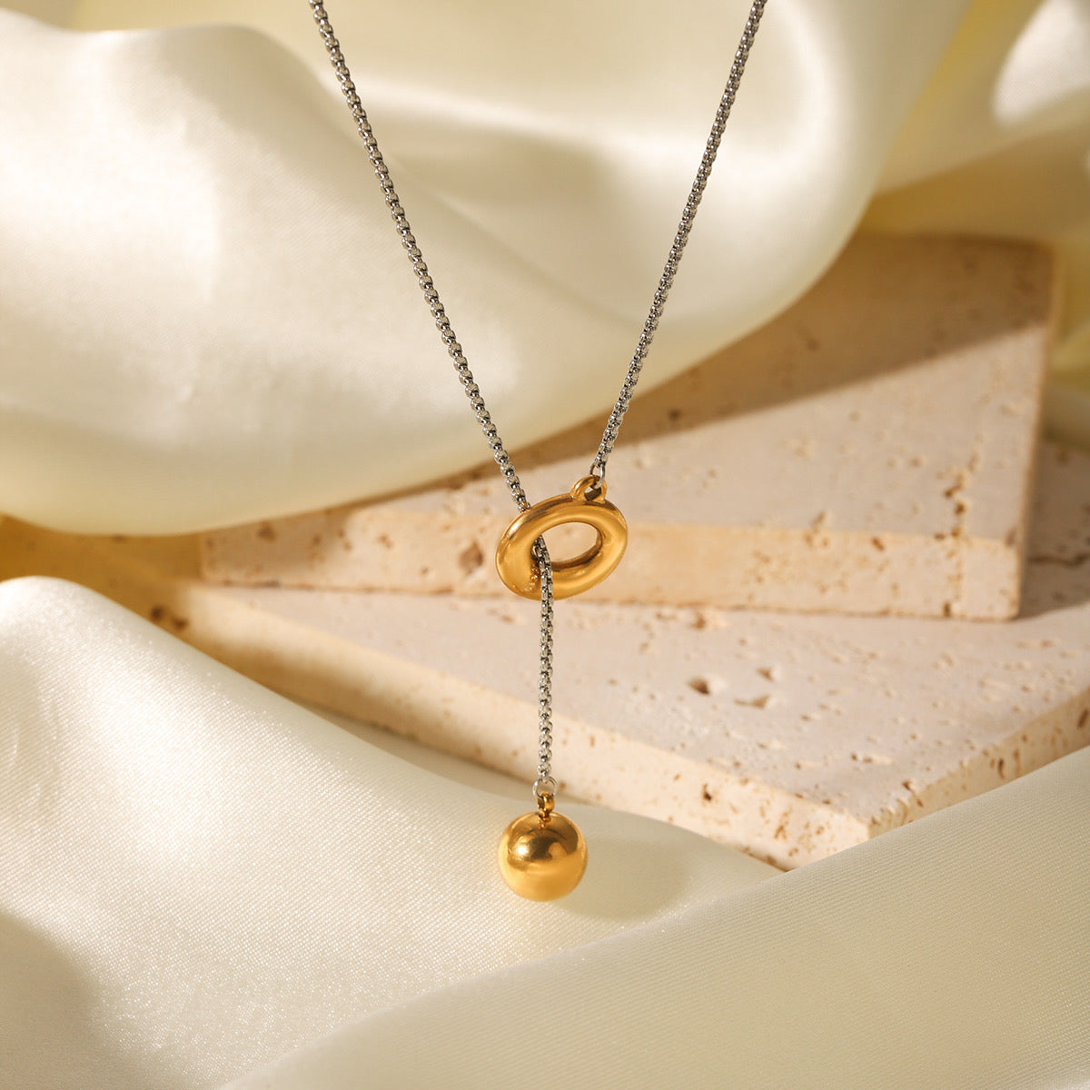 Collar corbatero bitono