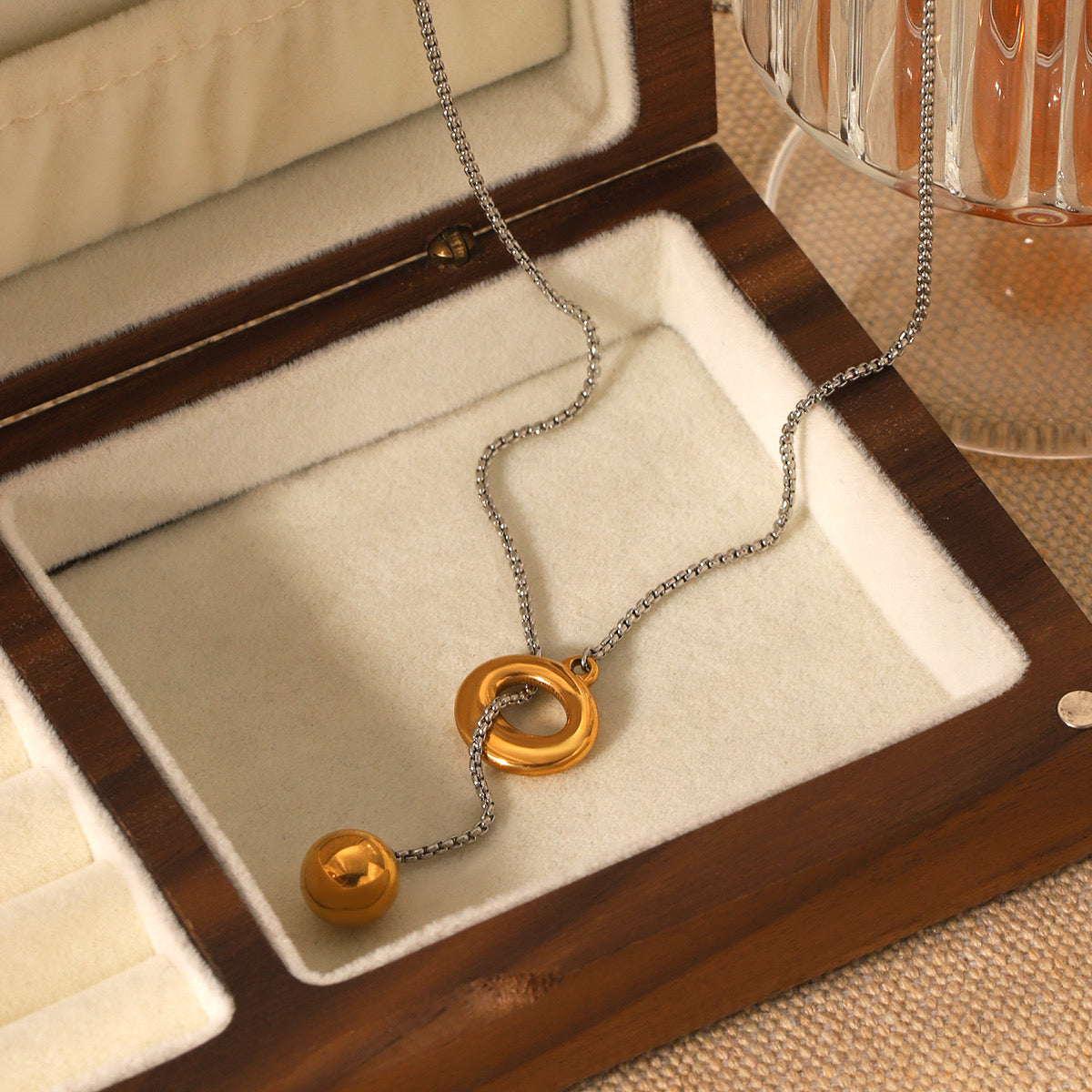 Collar corbatero bitono