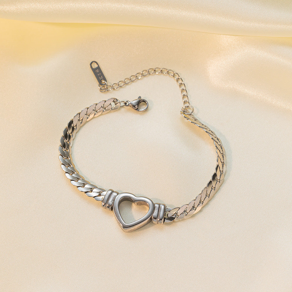 Pulsera plata de corazón