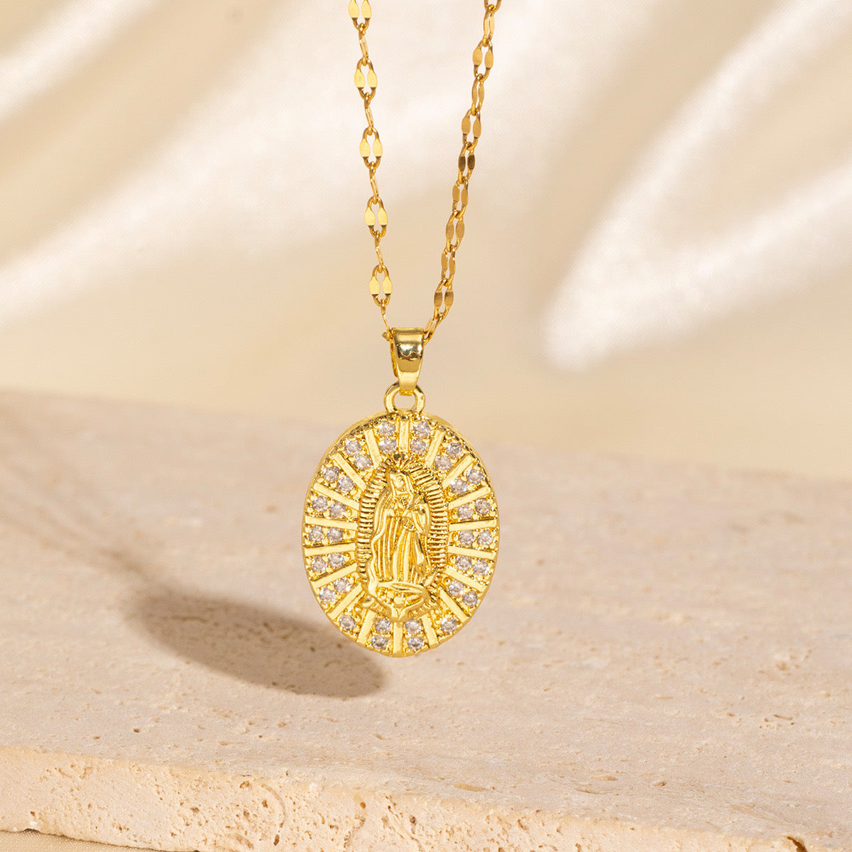 Collar virgen con circonitas