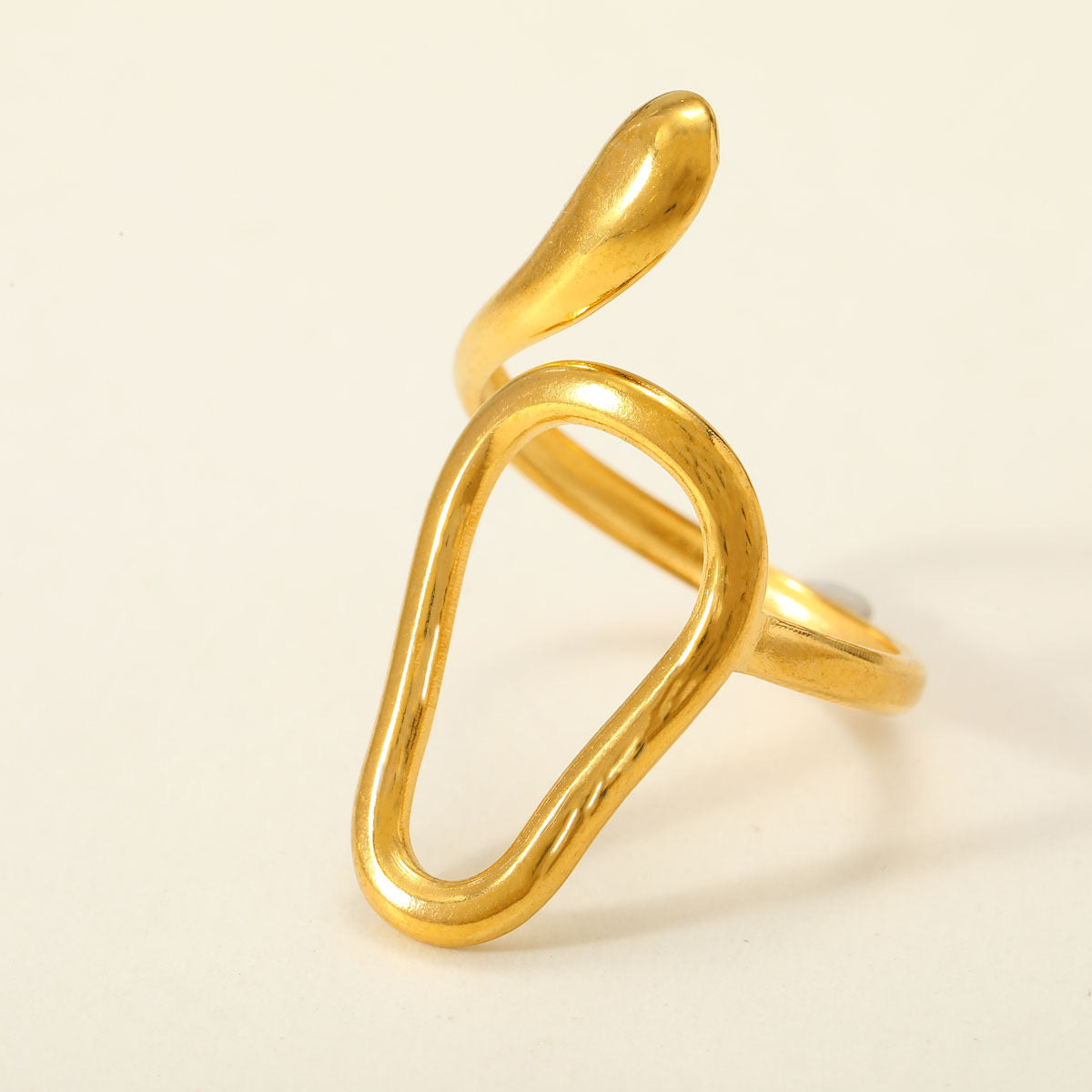 Anillo largo ovalado con gota