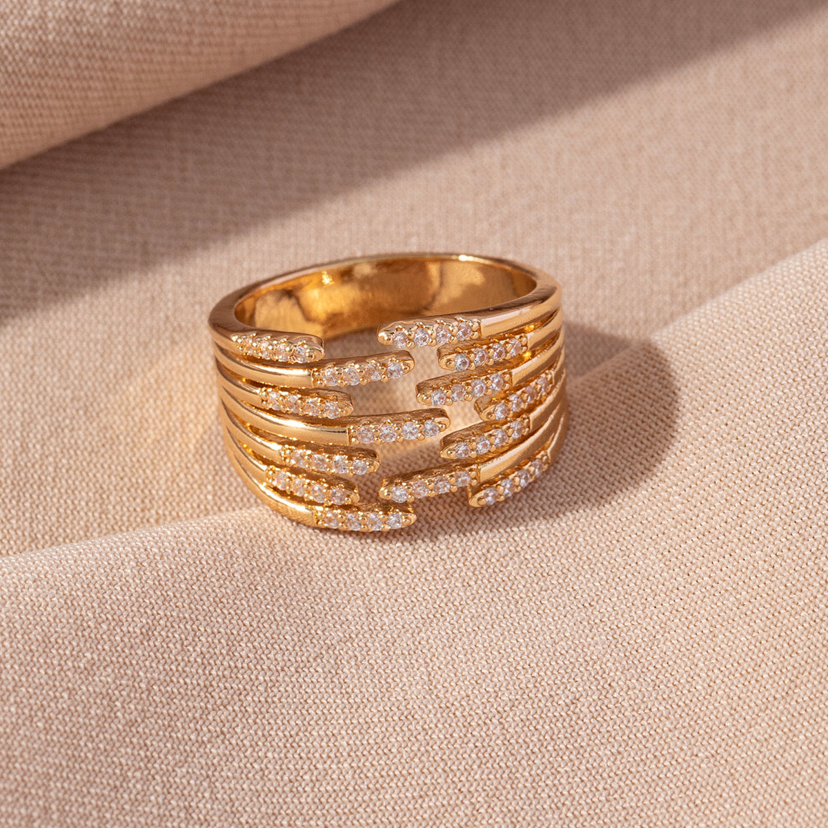 Anillo tipo Mónaco con brillo