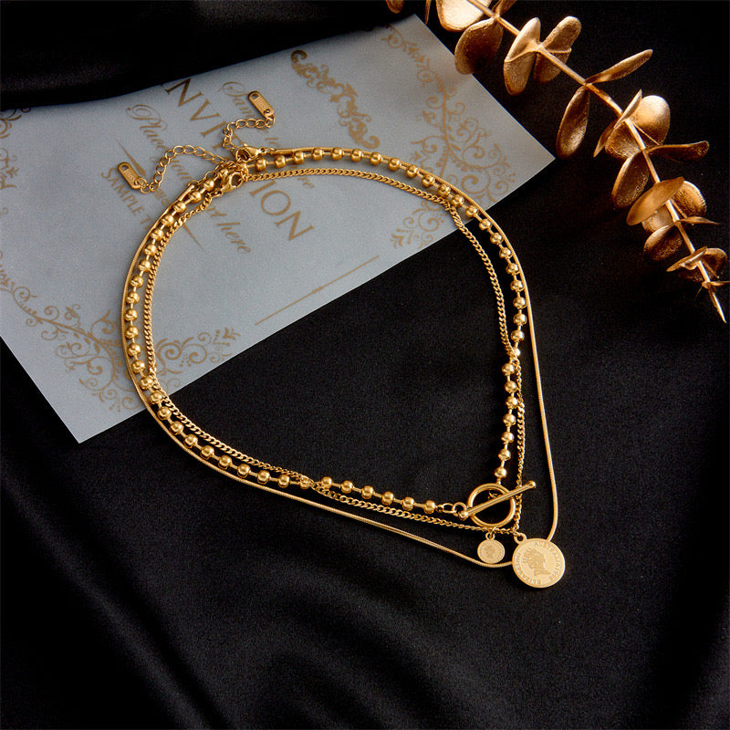 Collar triple moneda