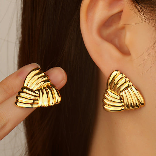 Aretes triángulo tejido