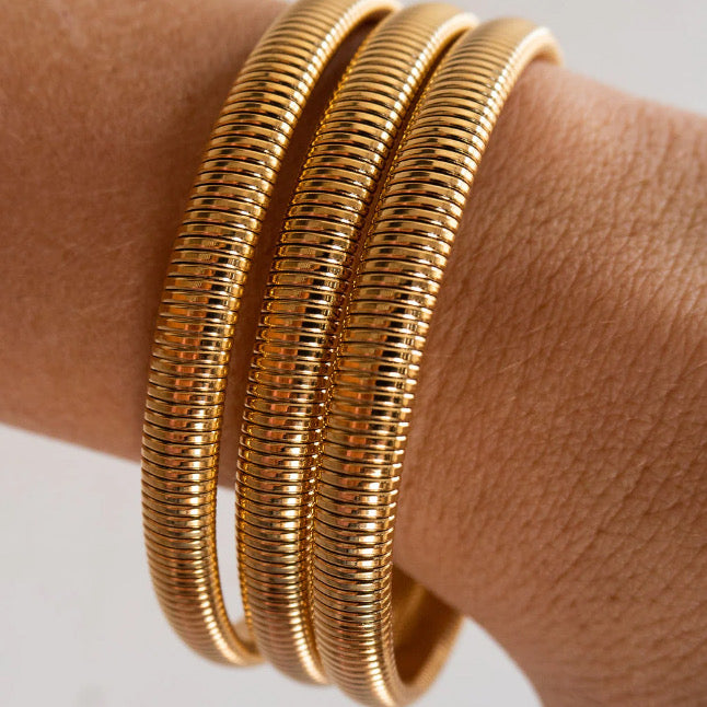 Pulsera gusano delgada dorada