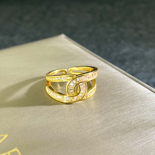Anillo de diamantes trenzado