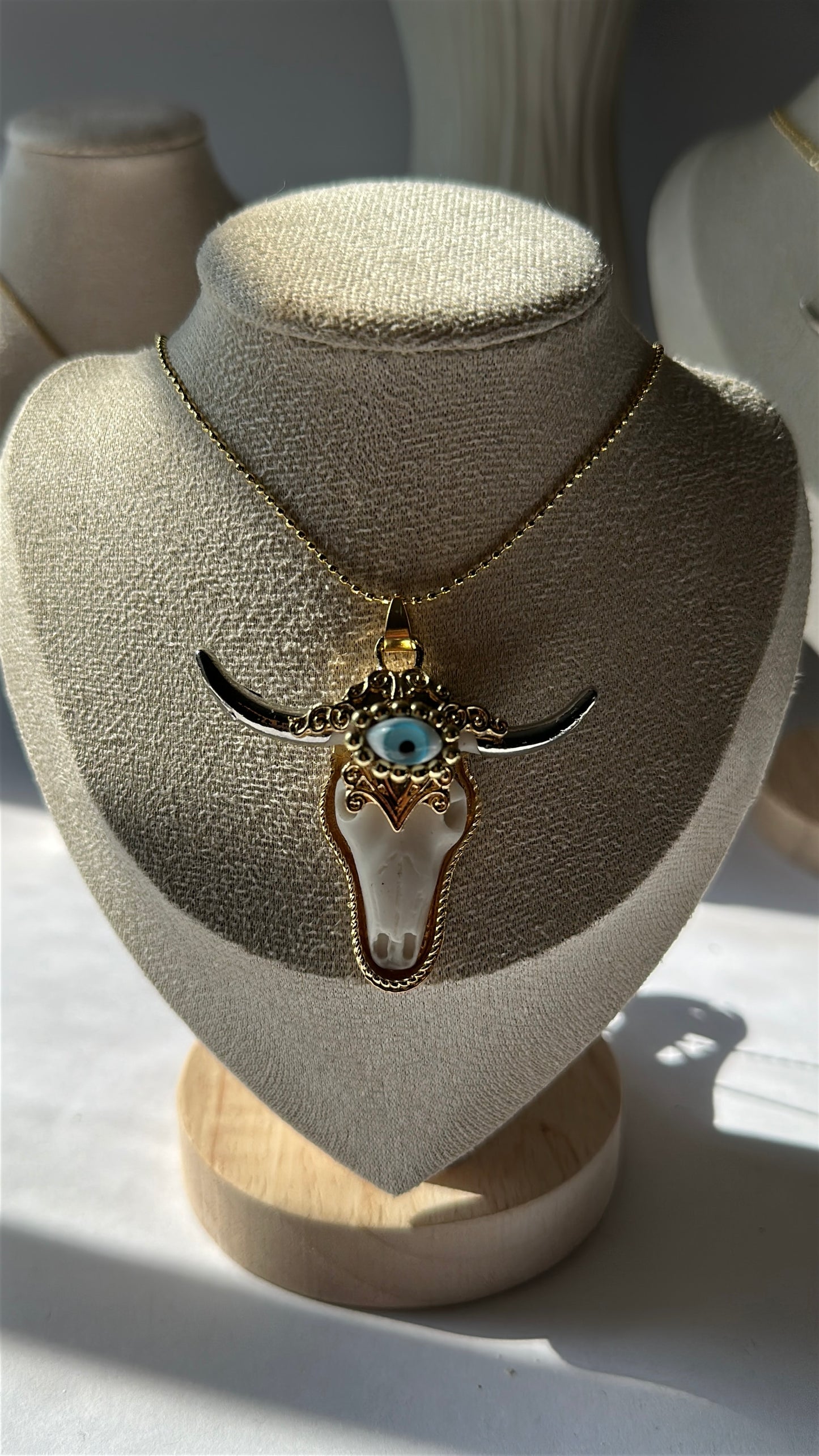 Collar toro ojo de cristal