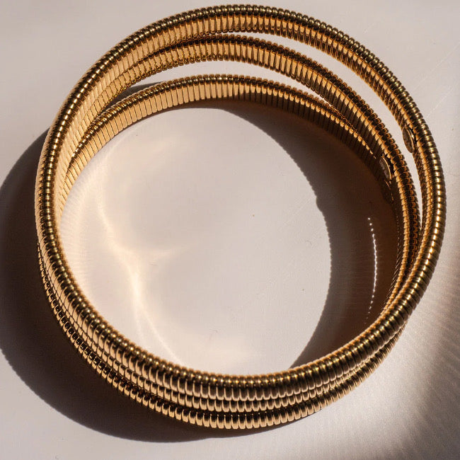 Pulsera gusano delgada dorada