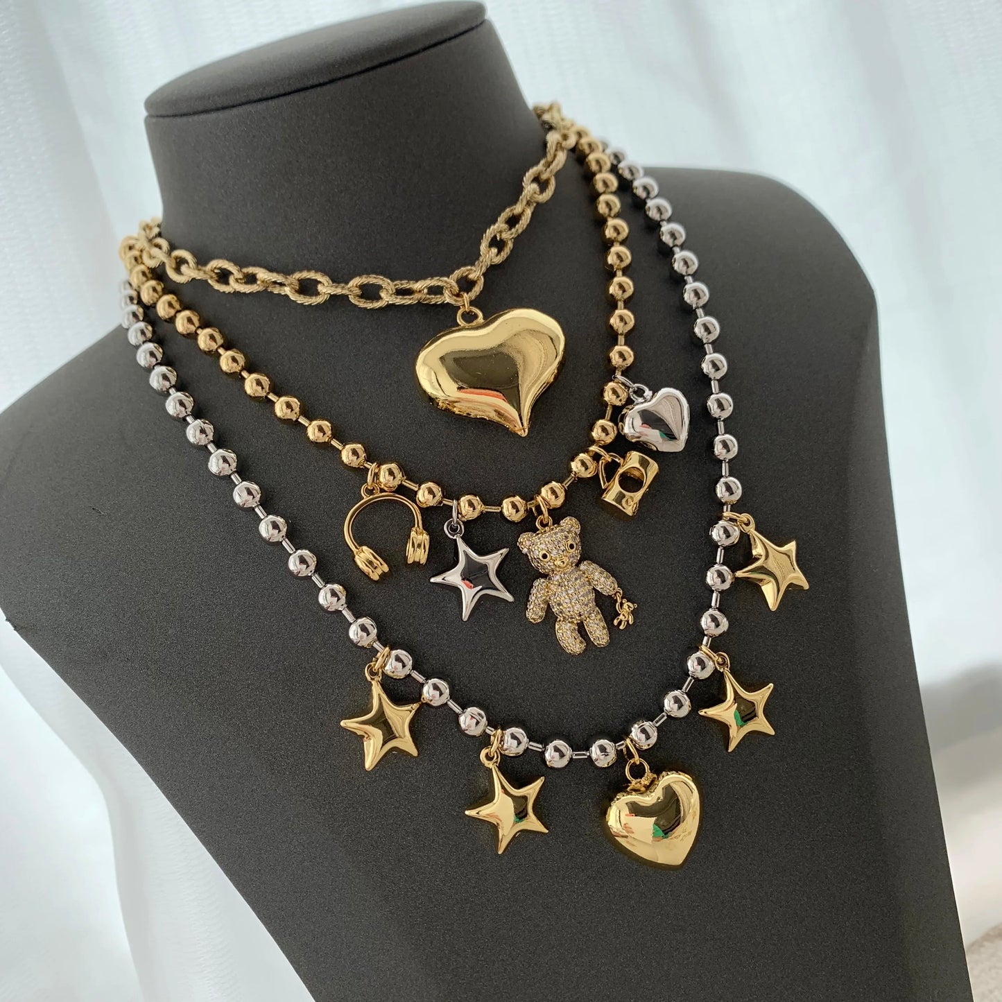 Collar corazones estrellado