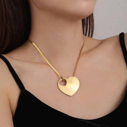 Collar corazón plano