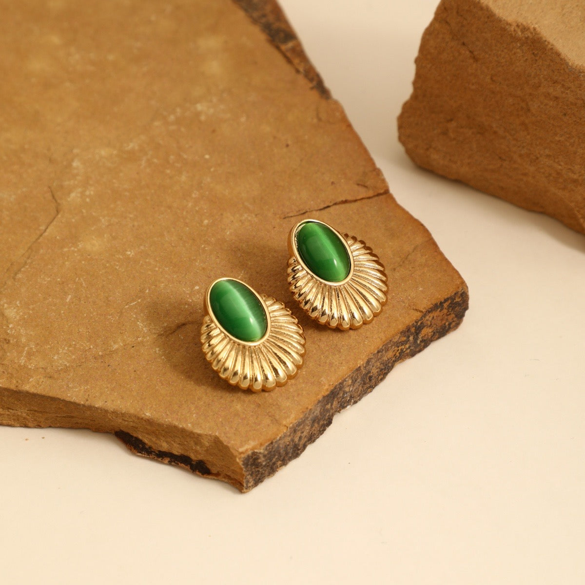 Aretes con piedrita de color