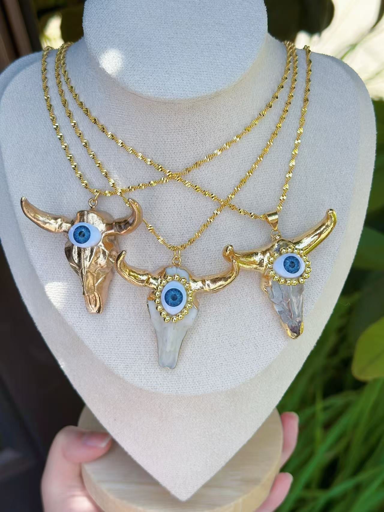 Collar toro con ojo