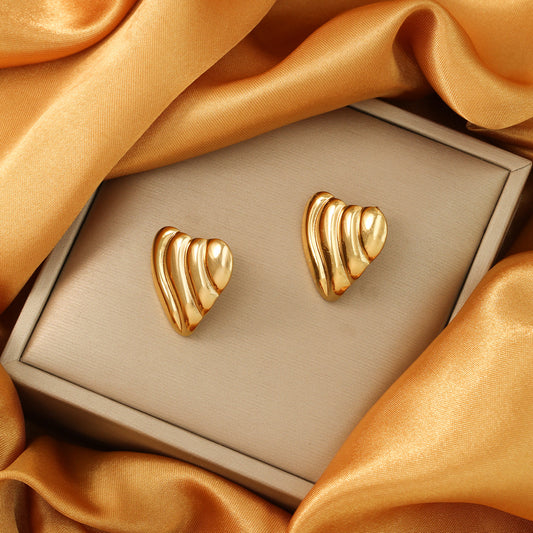 Aretes corazón rayado
