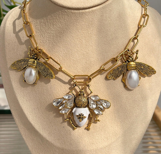 Collar tres bichos