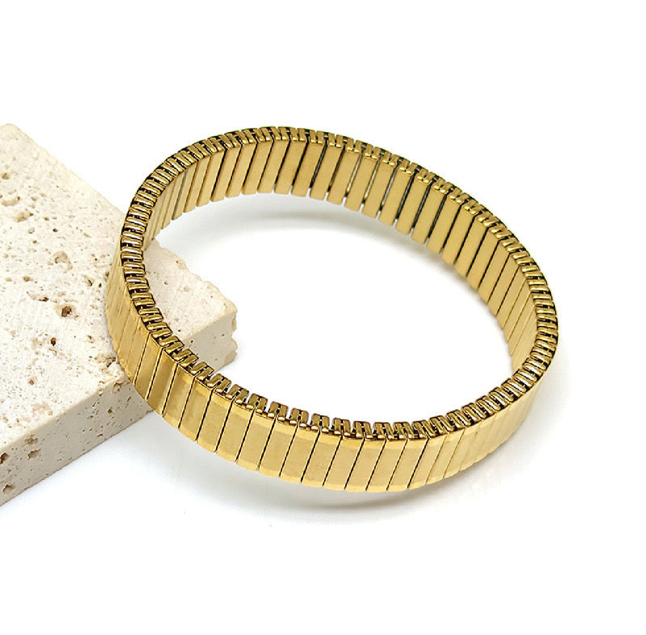 Pulsera dorada gruesa