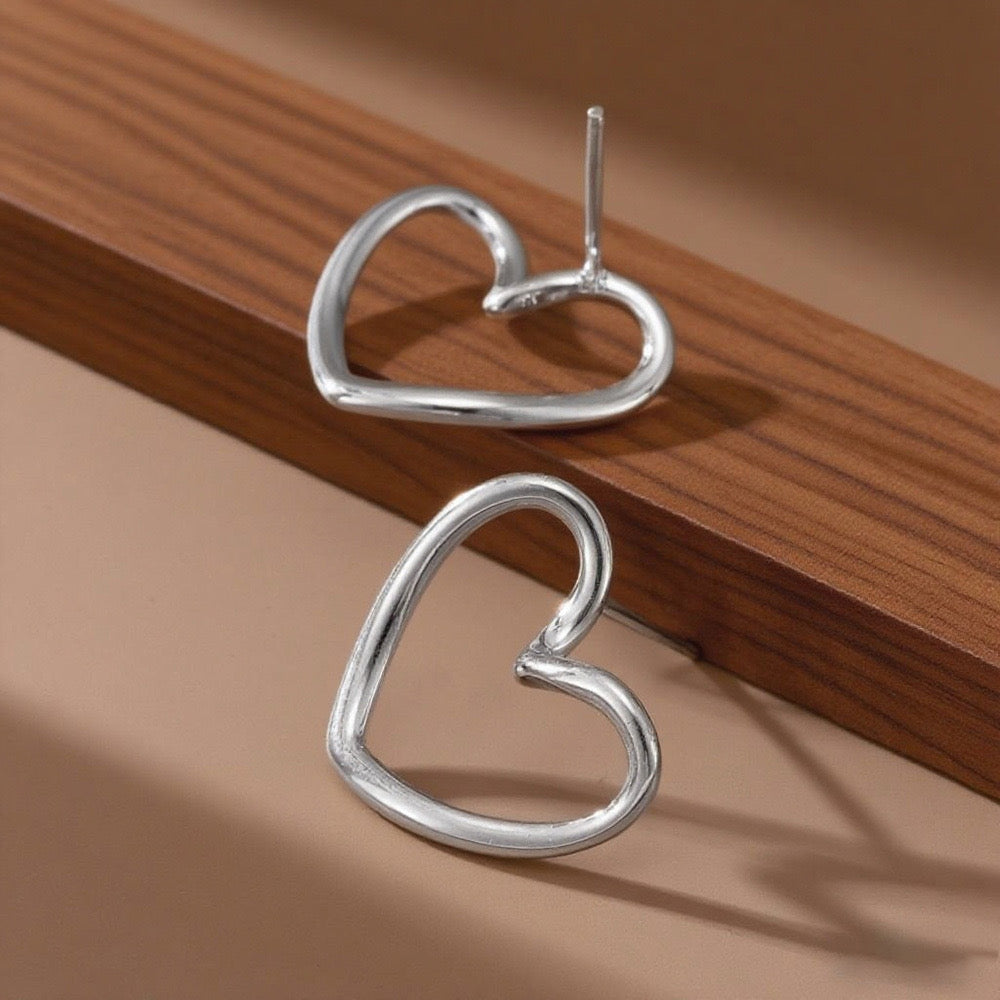 Aretes corazón plata delgados