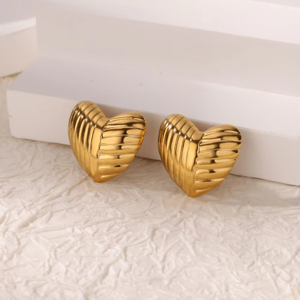 Aretes corazón líneas encontradas