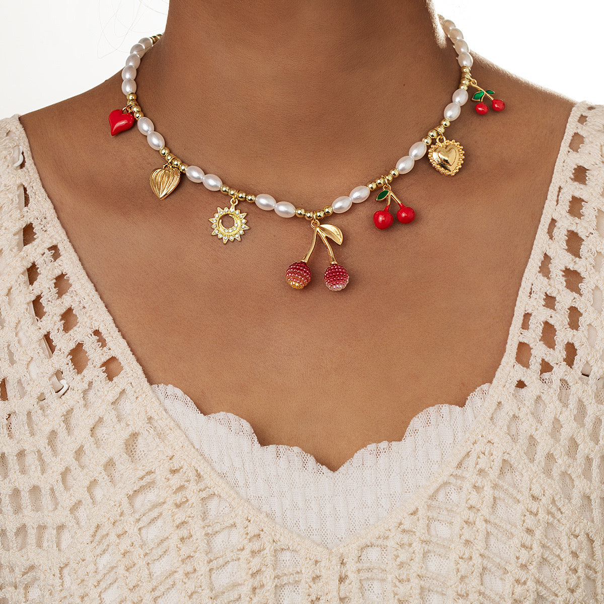 Collar perlas con cereza linda