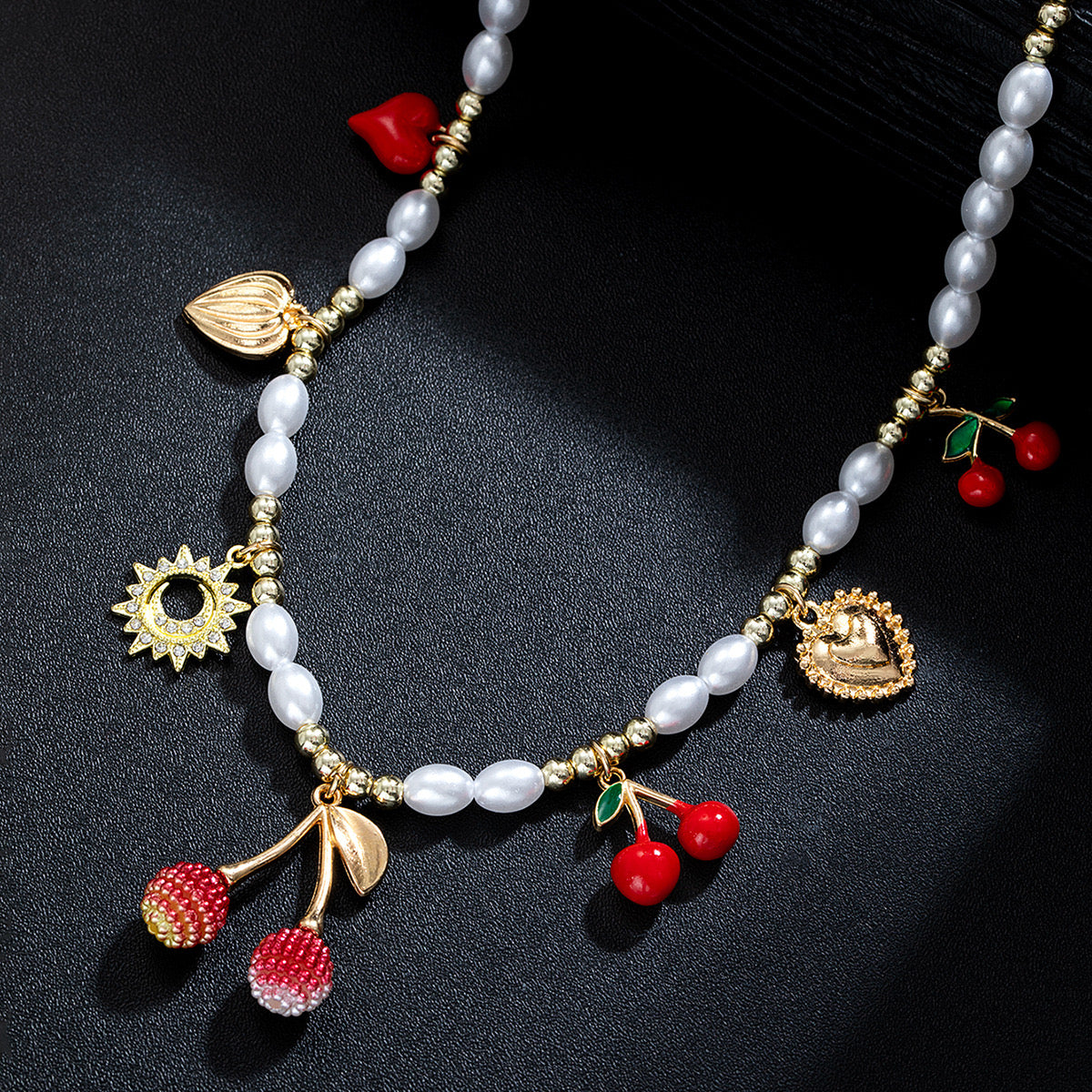 Collar perlas con cereza linda