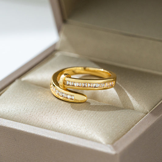 Anillo clavo diamante cuadrado