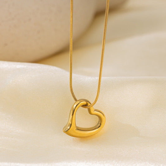 Collar corazón enlazado grueso