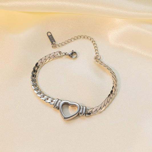Pulsera plata de corazón