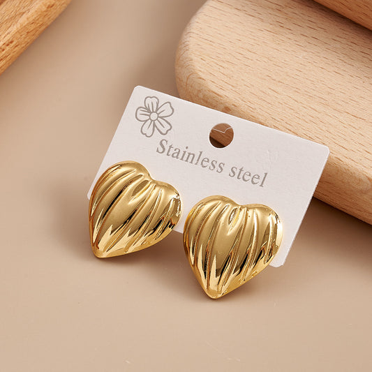 Aretes corazón rayado