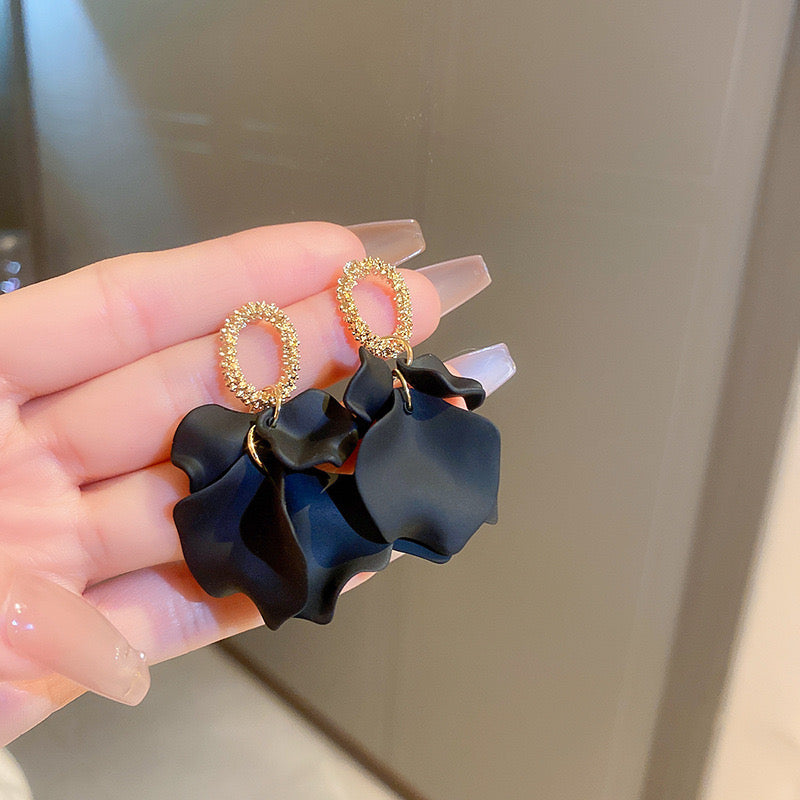 Aretes pétalos lindos negro